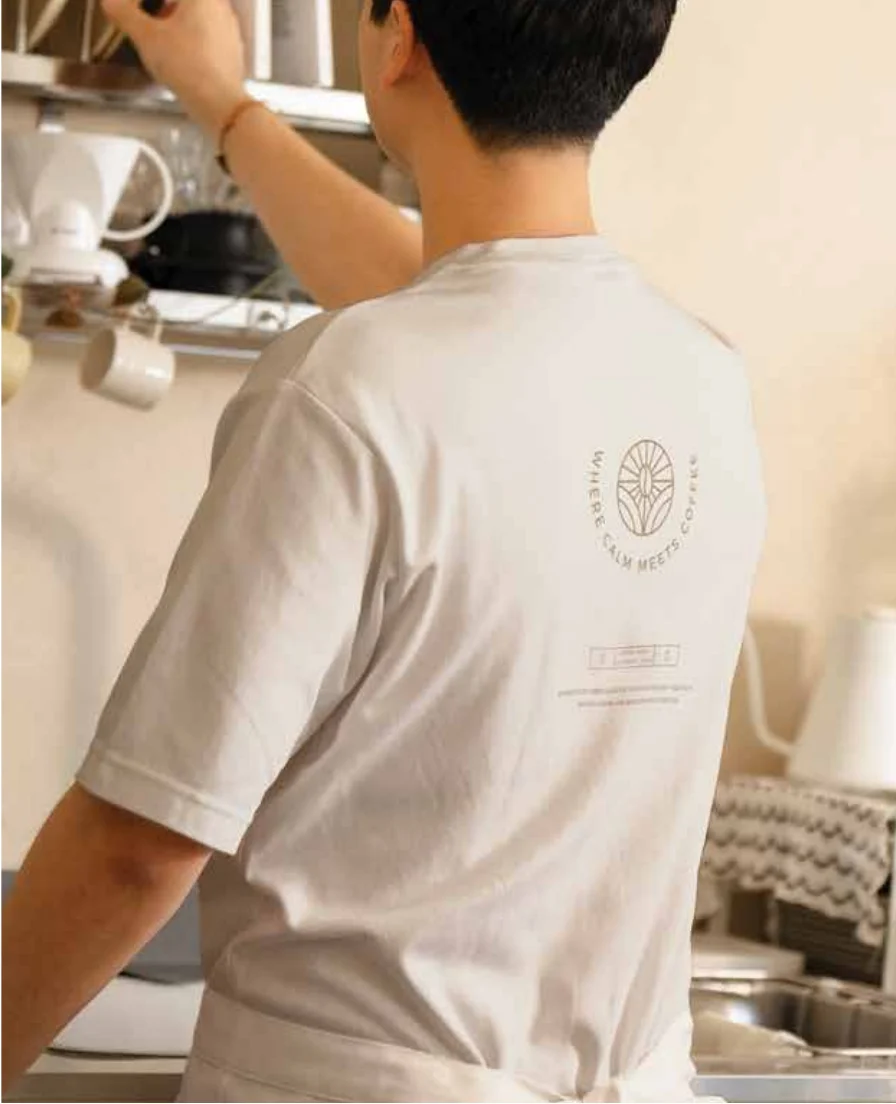 Barista uniform with the embroidered Rayahen mark